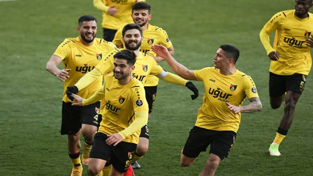 Fenerbahçe ve Galatasaray'ın efsanesi İstanbulspor'un başına geçiyor! Sürpriz gelişme az önce açıklandı 3